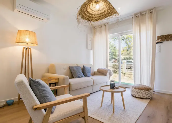 Casa de Férias Maison Rénovée 2023 à 300m De La Avec Terrasse, Jardin Clos, Clim Et Wifi - Fr-1-306-1270 *