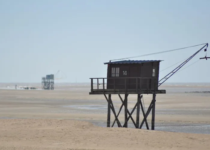 Casa de Férias Maison Rénovée 2023 à 300m De La Avec Terrasse, Jardin Clos, Clim Et Wifi - Fr-1-306-1270 *